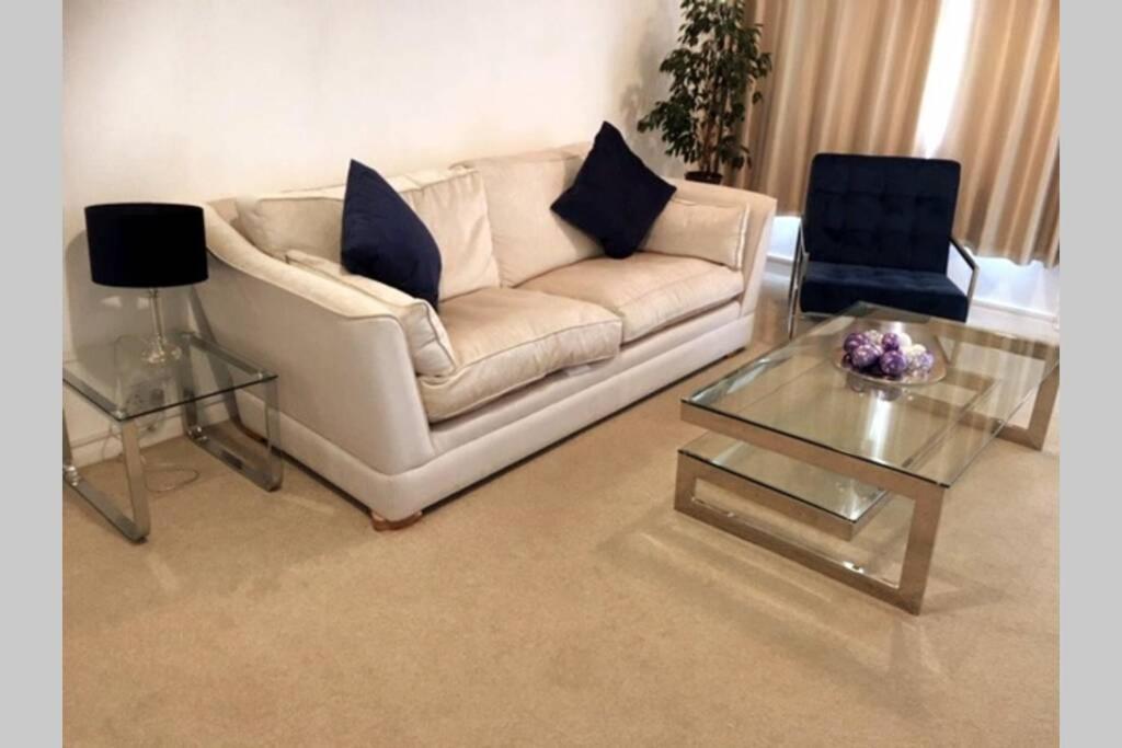 Kb99 Comfy 2 Bedroom House In Horsham, Pets Very Welcome With Easy Links To London And Gatwick Luaran gambar