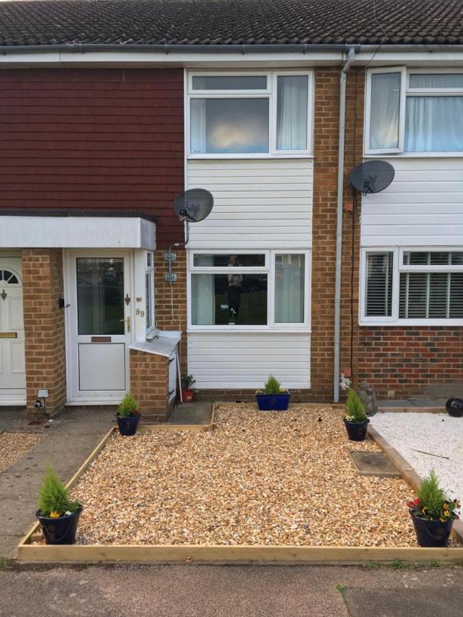 Kb99 Comfy 2 Bedroom House In Horsham, Pets Very Welcome With Easy Links To London And Gatwick Luaran gambar