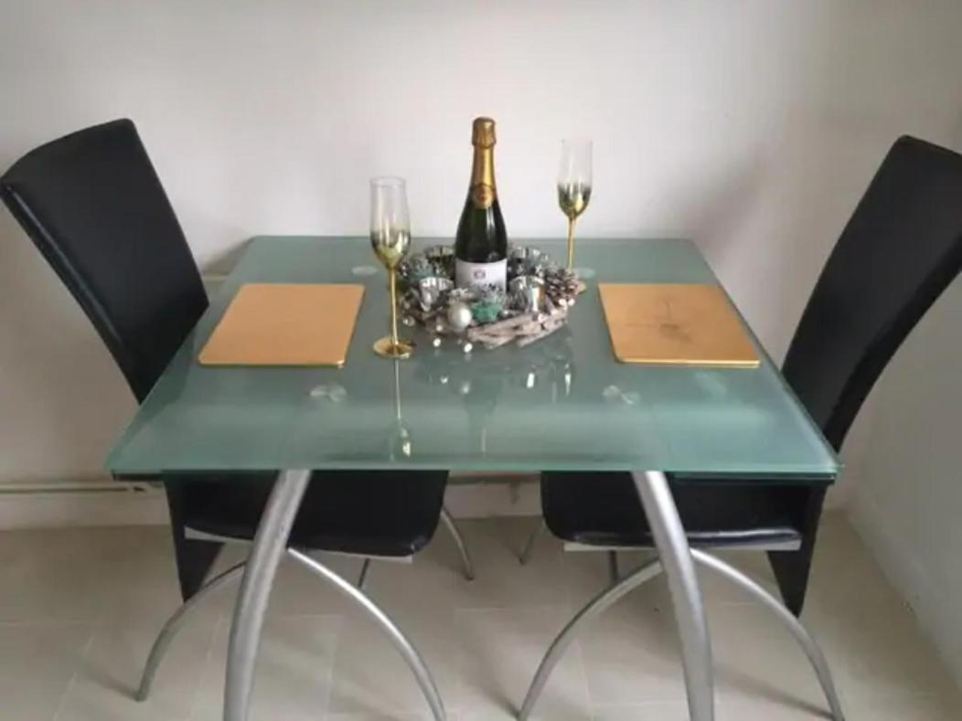 Kb99 Comfy 2 Bedroom House In Horsham, Pets Very Welcome With Easy Links To London And Gatwick Luaran gambar
