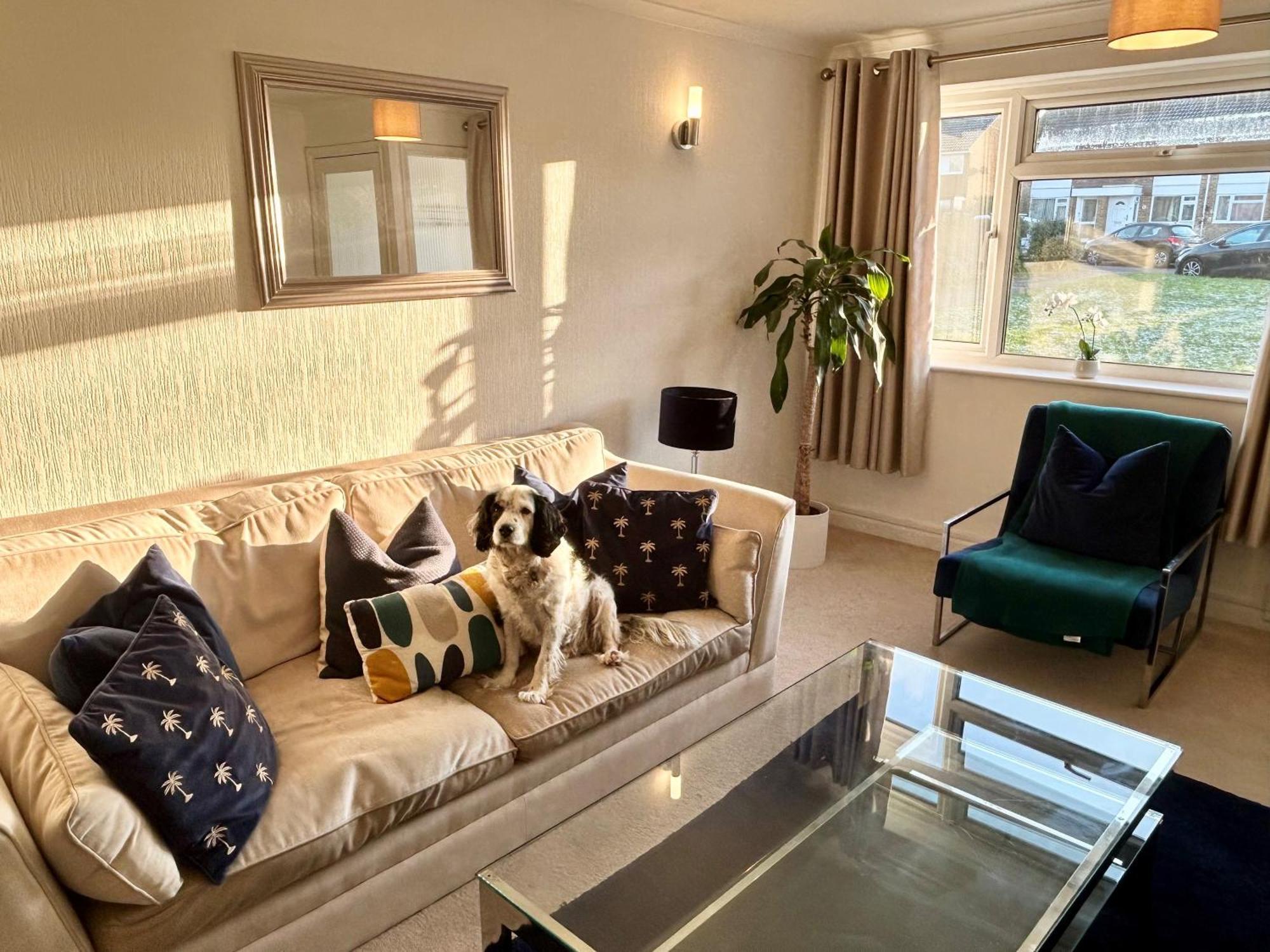 Kb99 Comfy 2 Bedroom House In Horsham, Pets Very Welcome With Easy Links To London And Gatwick Luaran gambar