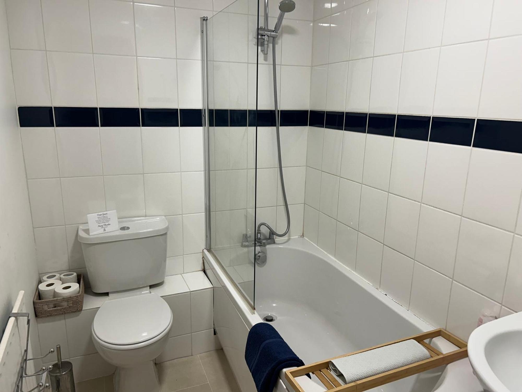 Kb99 Comfy 2 Bedroom House In Horsham, Pets Very Welcome With Easy Links To London And Gatwick Luaran gambar
